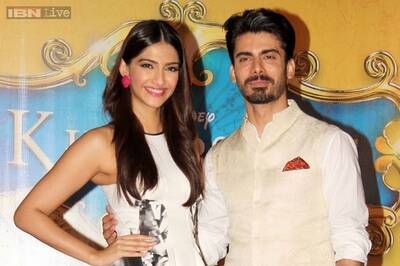 Sonam Kapoor to show Rekha the new  trailer of 'Khoobsurat'