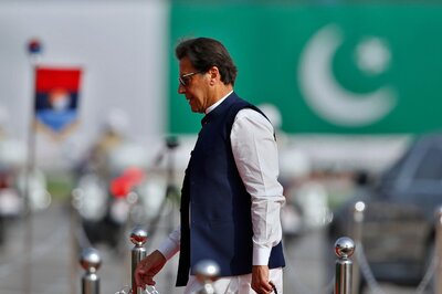 Imran Khan's Party Woos Ally MQM-P With Shipping Portfolio Offer Ahead of Trust Vote