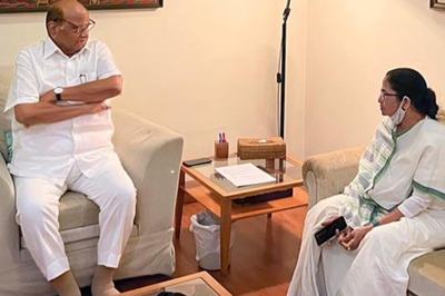 Presidential Polls: Day Before Big Opposition Meet, Mamata Meets NCP Chief Sharad Pawar in Delhi