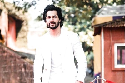 Varun Dhawan, Kriti Sanon Send Love to 14-year-old Acid Attack Victim Via Video Call