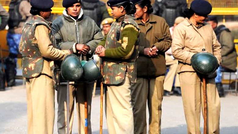 4 Cops Among 15 Arrested For Allegedly Extorting Money from Car Drivers in Noida