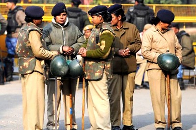 4 Cops Among 15 Arrested For Allegedly Extorting Money from Car Drivers in Noida