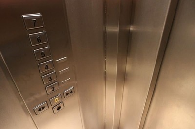 On Cam | 9 Injured After Lift Crashes & Free-falls from 8th Floor in Noida