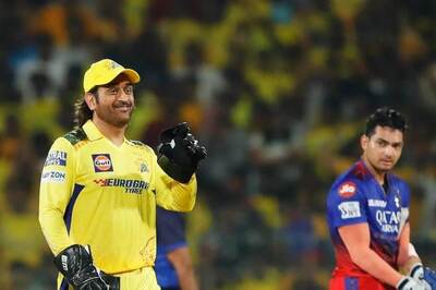 'MS Dhoni Still the Fielding Captain': Viral Clip of Thala Setting Field Triggers CSK Captaincy Debate