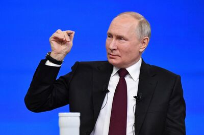 Putin Vows to Make Military Gains in Ukraine as He Meets with His Campaign Staff