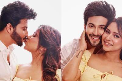 Dheeraj Dhooper Kisses Wife Vinny Arora in New Pictures from Latter’s Maternity Photoshoot; See Post