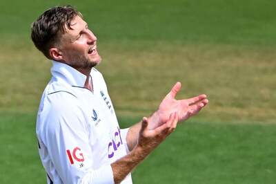 IND vs ENG, 2nd Test: Joe Root Leaves Field After Sustaining an Injury on Right Finger