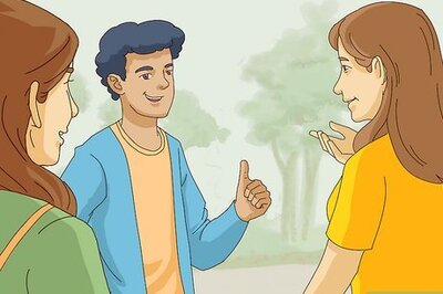 How to Hang out With Your Girl Friends when You're the Only Guy Around