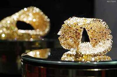 Gold falls as much as 2.7 per cent; investors flee