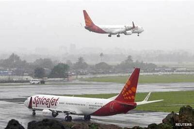DGCA lifts curb on advance bookings, Centre clears SpiceJet plan