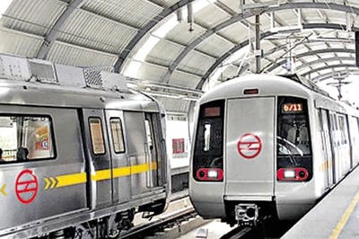 Elderly Man Commits 'Suicide' by Jumping in Front of Metro Train