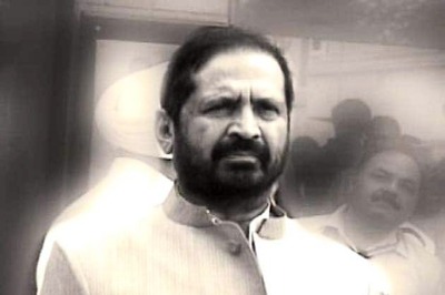 Kalmadi reaches Pune, gets enthusiastic welcome