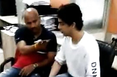 How Did 'Outsider' Reach Aryan Khan During Custody? Witness's Selfie May Spell Trouble for Wankhede