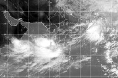 Gale hits Konkan | Trains running late