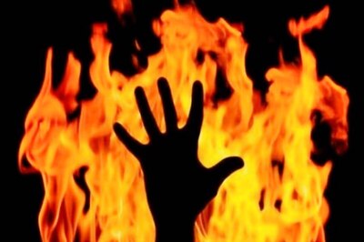 Delhi Man Sets Himself Ablaze After Mobile Firm's Service Centre Refuses to Replace Faulty Handset