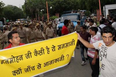 Anna supporters protest outside PM's house again