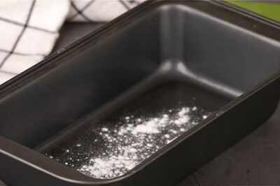 How to Keep Fruit Cake from Sinking During Baking