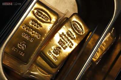 Gold prices fall to Rs 24,949 per 10g in futures trade