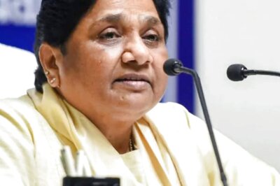 UP Governor Meets Mayawati, Offers Condolences on Her Mother's Death