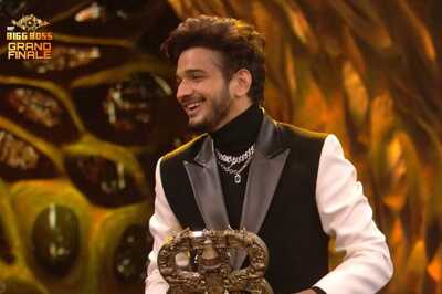 Munawar Faruqui Wins Bigg Boss 17, Beats Abhishek Kumar; Salman Khan Gives Him Rs 50 Lakhs Award