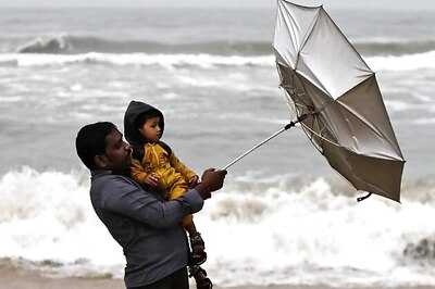 Cyclone warning halts port operations in Chennai