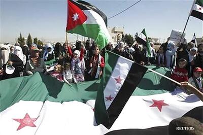 Syrian army pounds battered Homs; Annan in Moscow