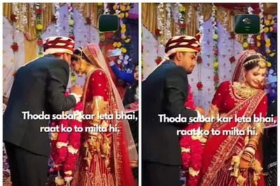 Man Shocks Everyone By Kissing His Bride In The Middle Of Varmala Ceremony