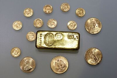 Gold Jumps 1% to Surpass $2,000 per Ounce as US Dollar Dips