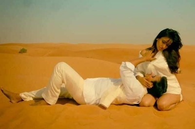 'Jayantabhai Ki Luv Story' Tweet Review: Watch it only if you are a Vivek Oberoi fan