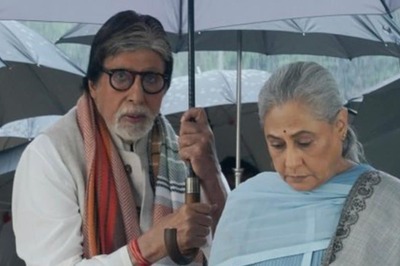 Amitabh Bachchan Holds An Umbrella For Jaya Bachchan In Romantic Photo | Check Here