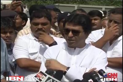 Delhi court re-invokes warrant against MNS chief