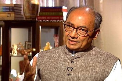 Don't jump to conclusions on Modi: Digvijaya tells Tharoor