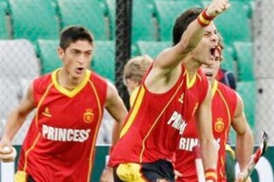 Spain kick off World Cup with win over South Africa