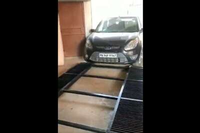 WATCH: Indian Car Parking 'Jugaad' in Cramped Space Wows Anand Mahindra