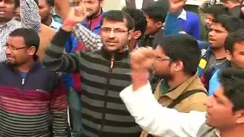 Agitating JNU students find support from across the border