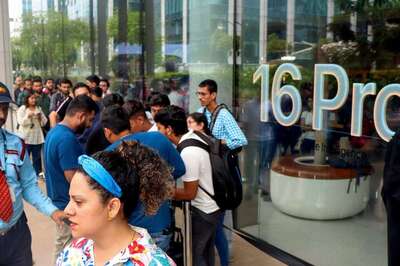 This iPhone Model is Being Sold in Black at Rs 10,000 Extra, Customers Flocking to Buy