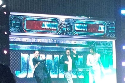 Jawan Audio Launch: SRK, Priya Mani, Sunil Grover Dance to 'One Two Three Four'; Video Goes Viral