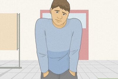 What Does It Mean if Someone Puts Their Hands in Their Pockets?