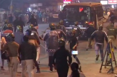 BJP, Left Supporters Face off in Kolkata During Rallies over JNU Violence; Police Baton Charge