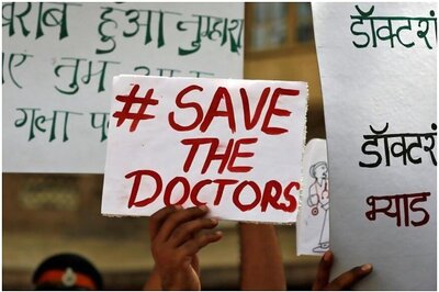'Report Back to Duty by Friday or Face Consequences': Tamil Nadu Govt Issues Notice to Protesting Doctors