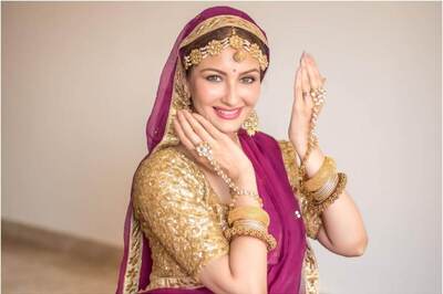 Saumya Tandon Dances on Deepika Padukone’s Ghoomar, Fans Call it ‘Flawless’