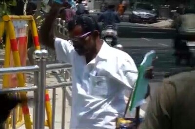 Man tries to self immolate near Tamil Nadu CM Jayalalithaa's house in Chennai