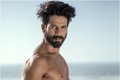 Shahid Kapoor's Shirtless Pic Sets Social Media on Fire