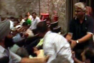 Sene men disrupt Pak journos' talk in Delhi