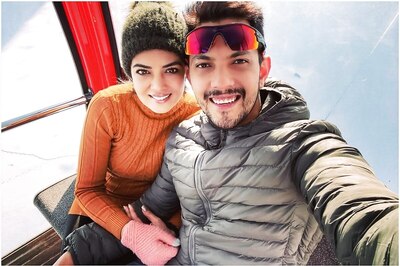 Aditya Narayan Says Covid-19 Has Left Wife Shweta Agarwal 'Very Weak'