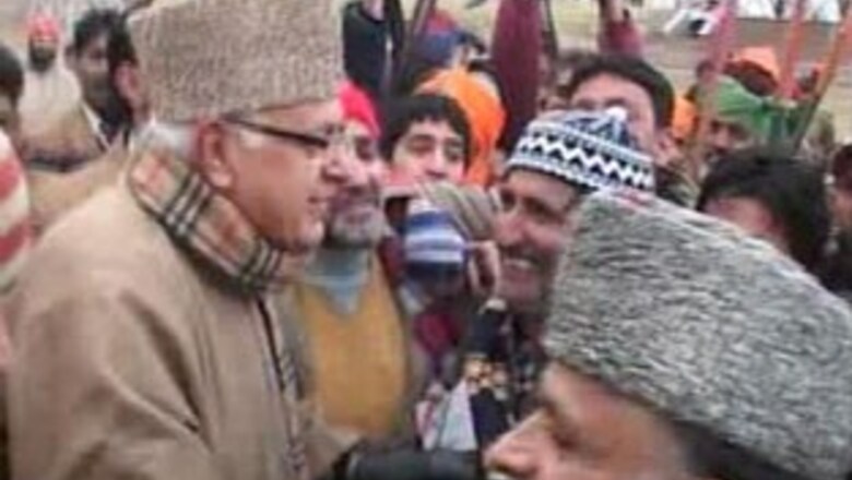 Farooq joins dancers in R-Day celebrations