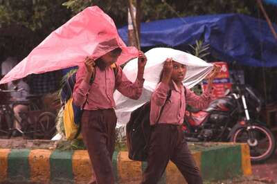 Weather, Pollution Updates: Rain Likely in Parts Of Maha & Tamil Nadu Due to Cyclone Mandous Remnants; 'Poor' Air in Mumbai, 'Very Poor' in Delhi