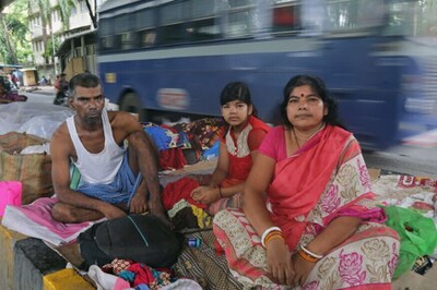 Bankrupt, Poorly Educated, Desperate: Cancer Patients on Mumbai Footpath