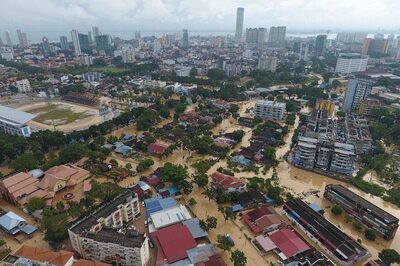Flash Floods Kill 5 in Malaysia, Army Deployed to Rescue Thousands of Displaced
