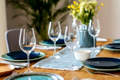 Aunt Stops Her Niece From Taking Third Full Serving At Family Dinner. Reddit Reacts